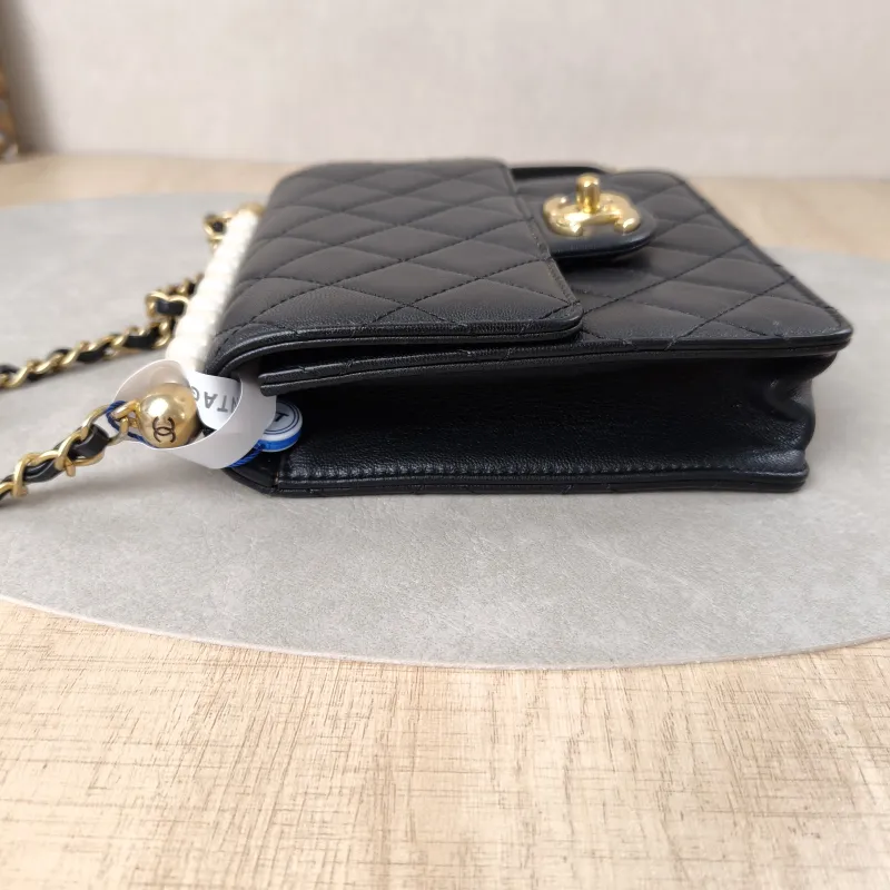 Chanel Crossbody Bag Crossbody Bag Black Calfskin15.5 × 5 × 15 cm — detail view 8 of 20