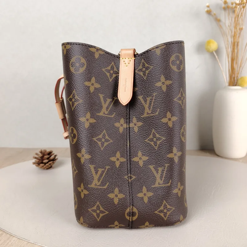 Louis Vuitton Crossbody Bag NÉONOÉ Bucket Bag BB Monogram PVC BB 20 × 13 × 20 cm — detail view 10 of 10