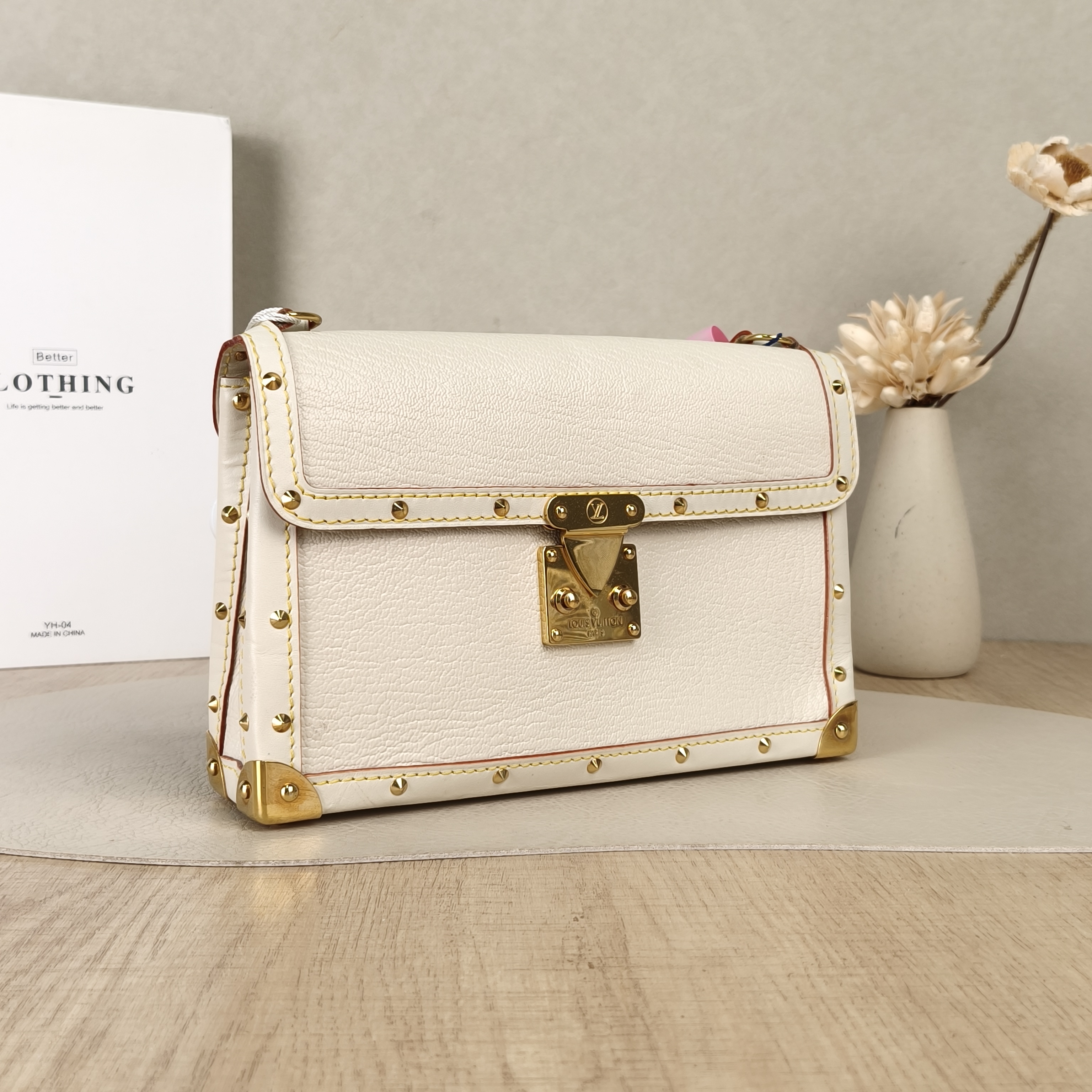 Louis Vuitton Suhali Vintage White Calfskin One Size22.5 × 5 × 14.5 cm — cover view 5 of 5