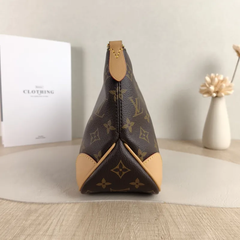 Louis Vuitton Crossbody Bag Boulogne PVC Small 26 × 9.5 × 16 cm — detail view 8 of 10
