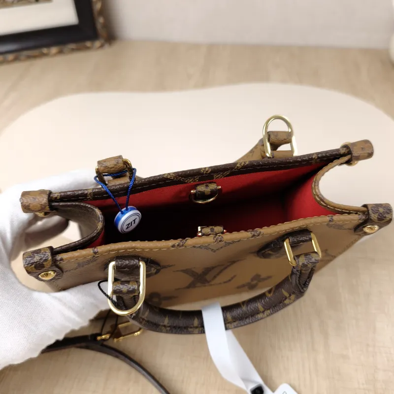 Louis Vuitton Crossbody Bag Onthego BB Monogram PVCBB18 × 8.5 × 15 cm — detail view 12 of 12