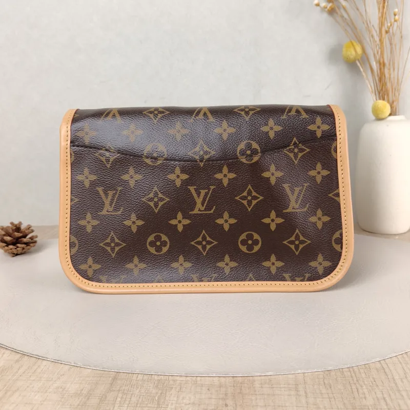 Louis Vuitton Crossbody Bag Diane Baguette Bag Shoulder Strap PVC Small 24 × 9 × 15 cm — cover view 2 of 5