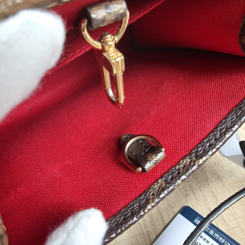 Louis Vuitton Crossbody Bag Onthego BB Monogram PVCBB18 × 8.5 × 15 cm — detail view 11 of 11