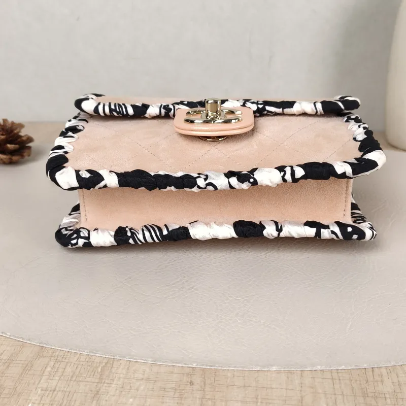 Chanel Crossbody Bag Edition Pink Suede 19 × 5 × 13.5 cm — cover view 4 of 5
