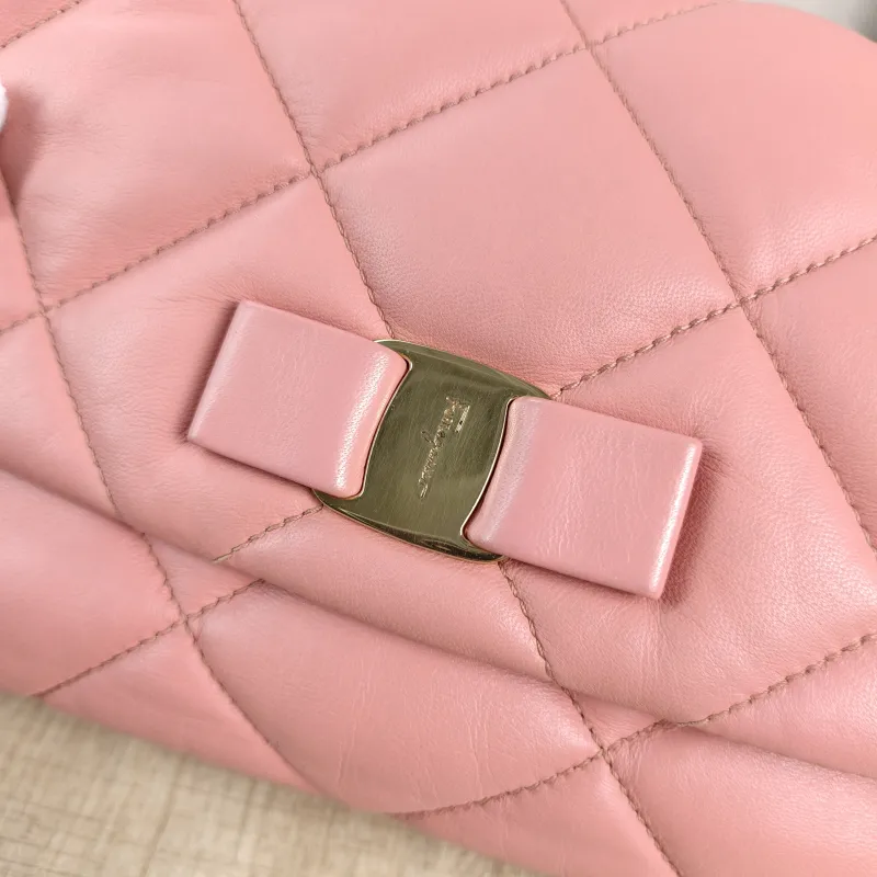 FERRAGAMO Shoulder Bag Shoulder Bag Pink Lambskin One Size24 × 5 × 15.5 cm — detail view 6 of 13