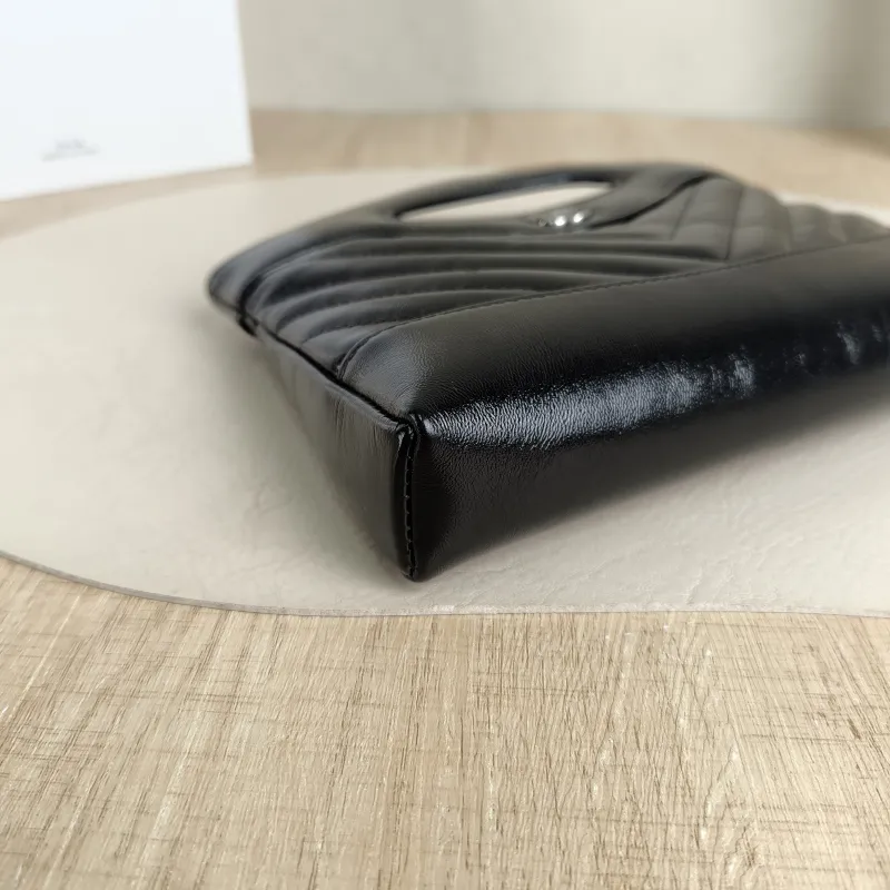Chanel Shoulder Bag31Bag v Waxed Leather Calfskinnano20.5 × 3.5 × 17 cm — detail view 12 of 12