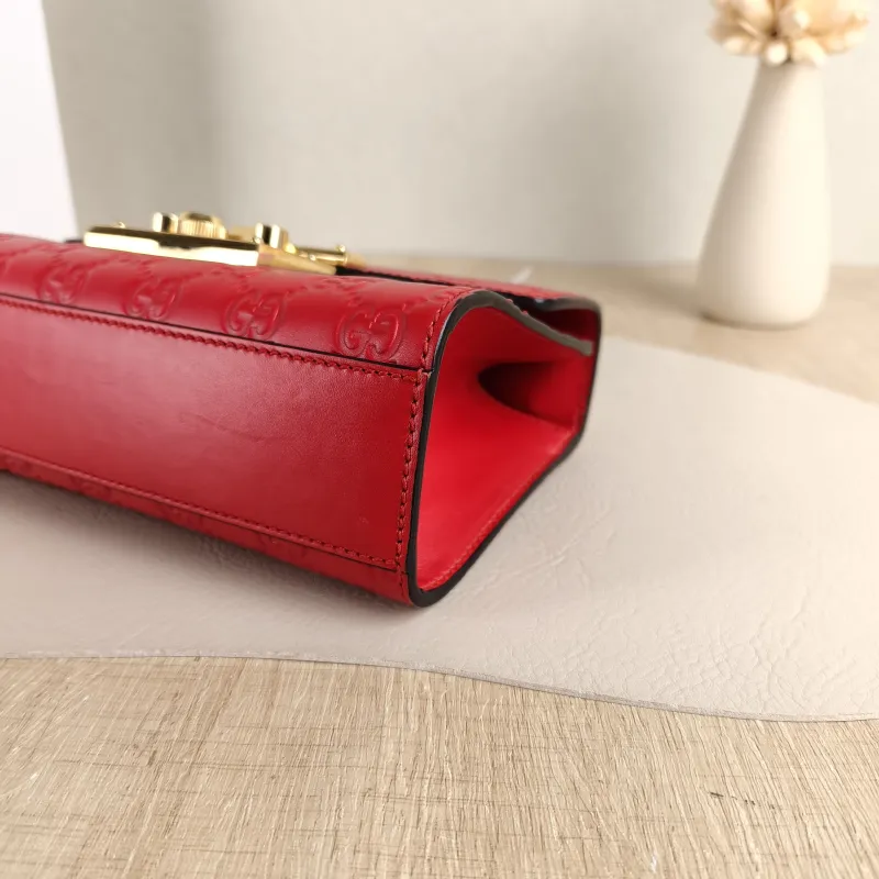 GUCCI Crossbody Bag Padlock Red Calfskin Small 20.5 × 7.5 × 13 cm — detail view 2 of 10