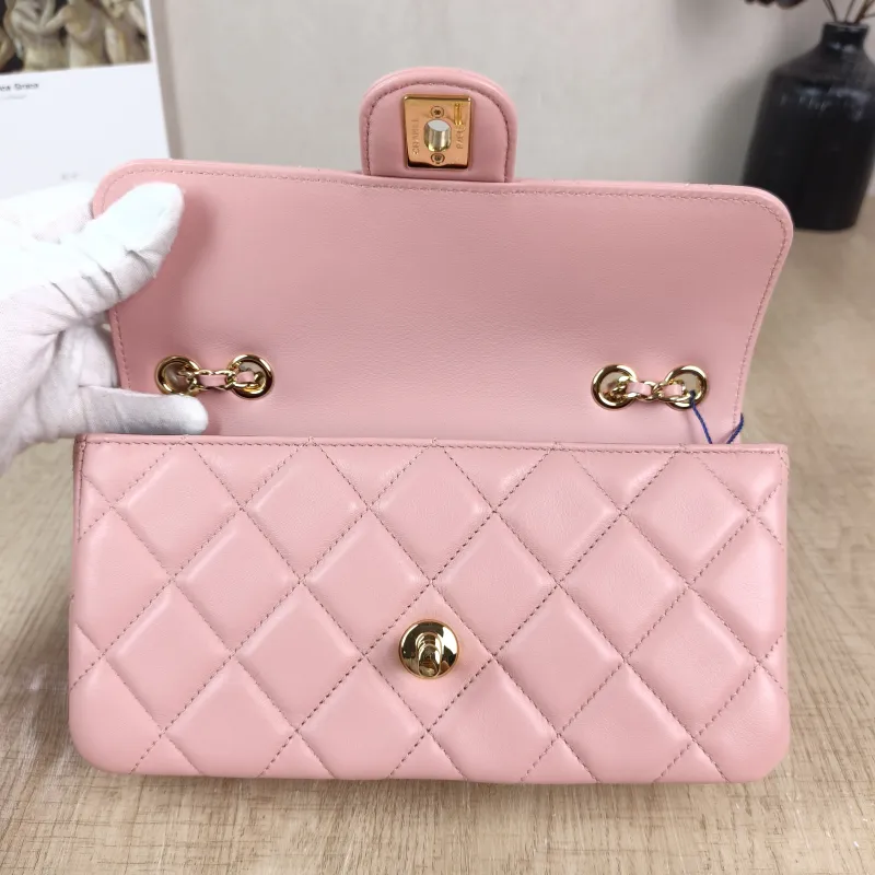 Chanel Crossbody Bag Collection Baguette Bag Pink Lambskin Small 21.5 × 4 × 12 cm — detail view 3 of 11