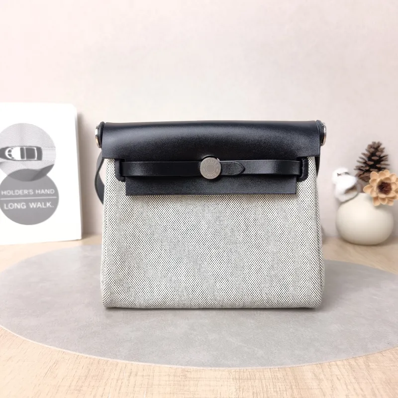 Hermès Crossbody Bag Herbag Zip 20Beige · Black Calfskin，Canvasmini20.5 × 7 × 16.5 cm