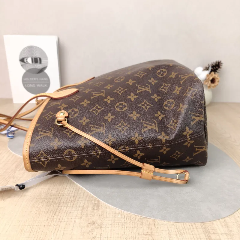 Louis Vuitton Shoulder Bag Neverfull Monogram PVC Medium 31 × 14 × 28 cm — detail view 6 of 9