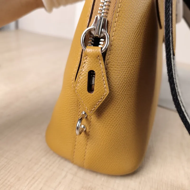 Hermès Crossbody Bag Bolide 1923 Top Handle Bag Epsom Calfskin Small25 × 10.5 × 20 cm — detail view 10 of 13