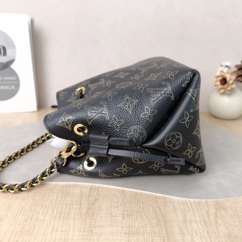 Louis Vuitton Crossbody Bag BELLA Black Calfskin One Size22 × 14 × 19 cm — detail view 9 of 10