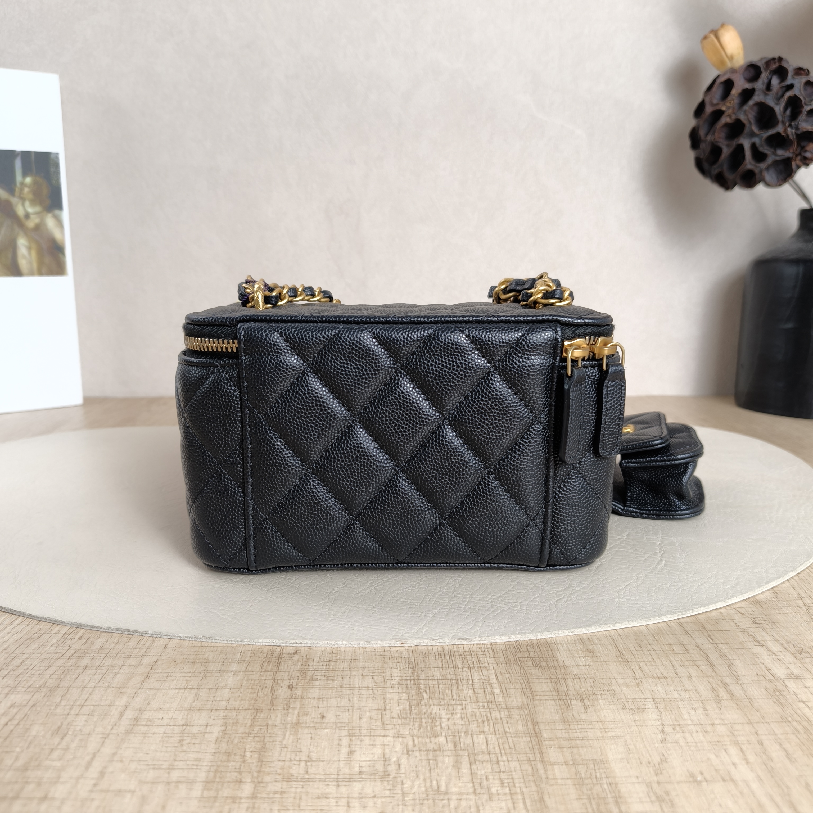 Chanel Crossbody Bag Edition Black Grained Calfskin One Size16 × 8 × 9.5 cm — cover view 4 of 5