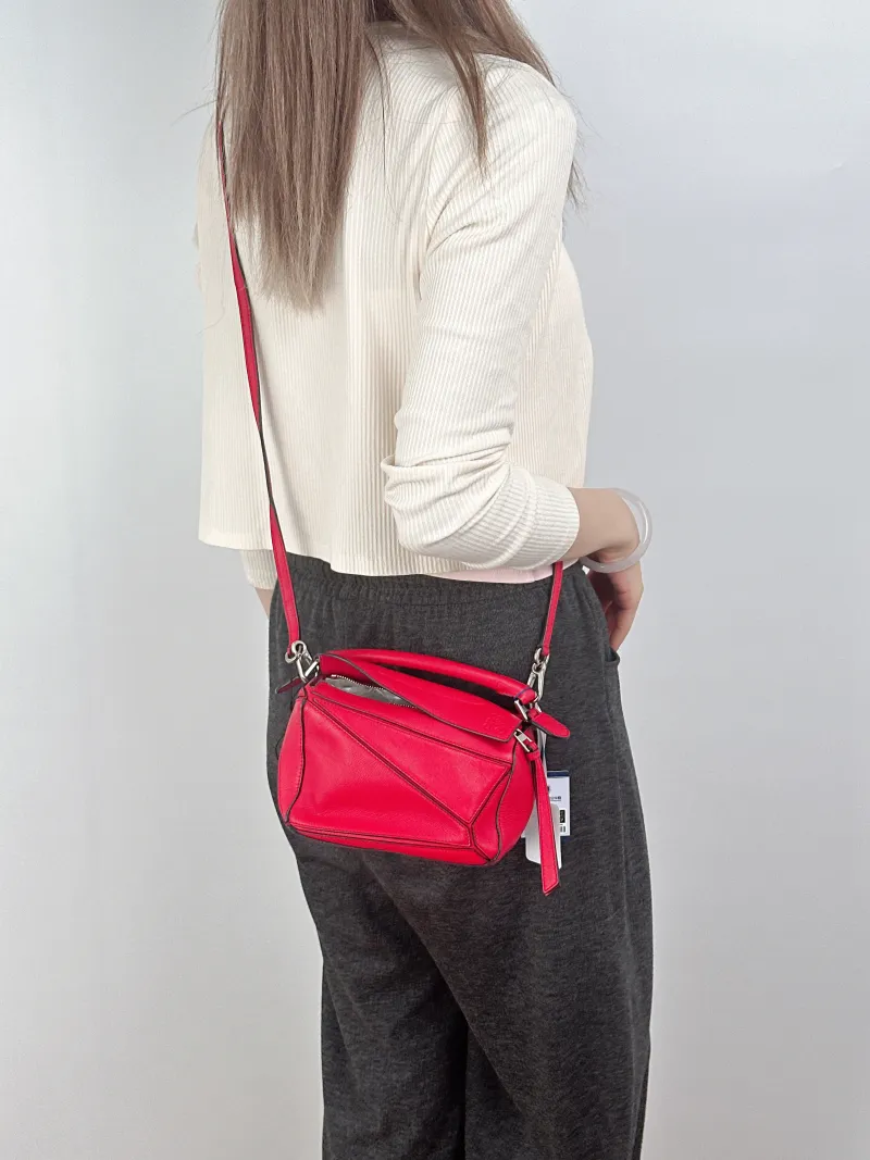 LOEWE Crossbody Bag Puzzle Red Calfskinmini18 × 8 × 12.5 cm — on-model view 1 of 3