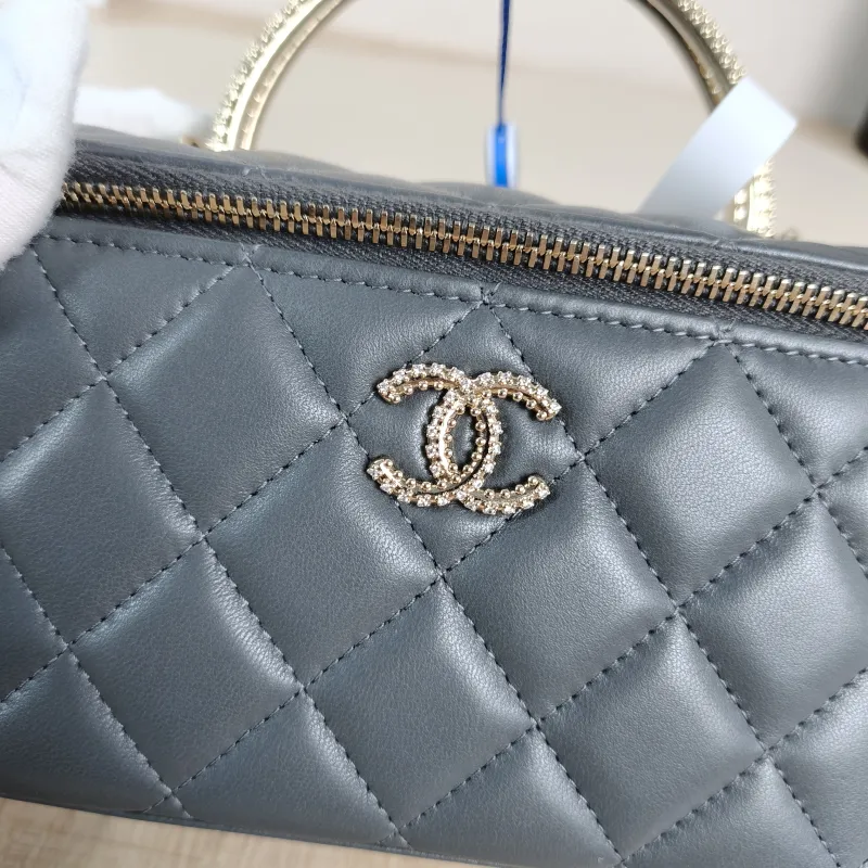 Chanel Crossbody Bag Edition Grey Lambskinmini16 × 8 × 9.5 cm — detail view 9 of 14