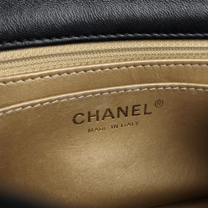 Chanel Crossbody Bag Black Lambskin One Size17 × 8 × 13.5 cm Conditioned — detail view 8 of 16