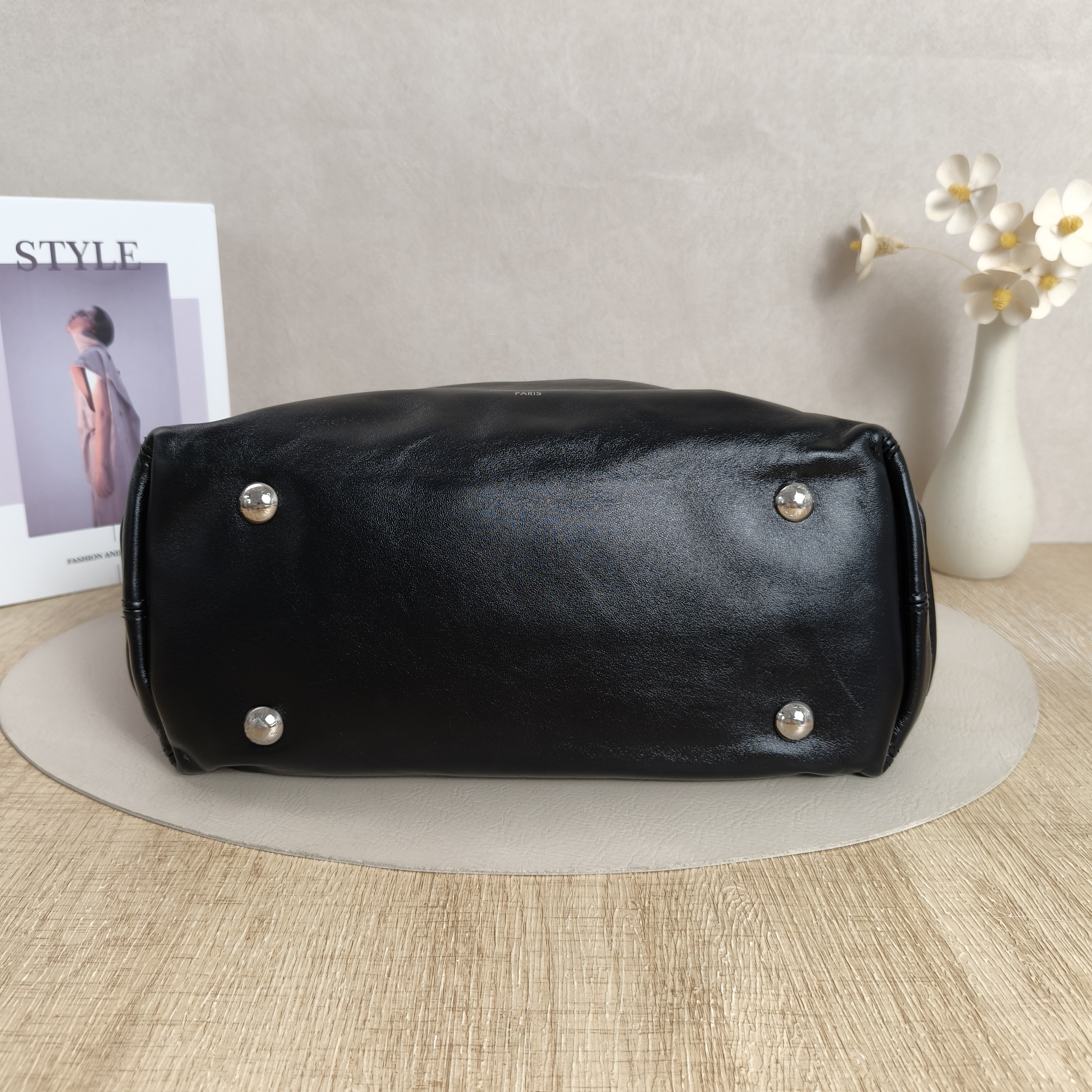 Louis Vuitton Crossbody Bag Carryall Cargo Vibe Black SL ambskin33.5 × 15 × 23 cm — cover view 2 of 9
