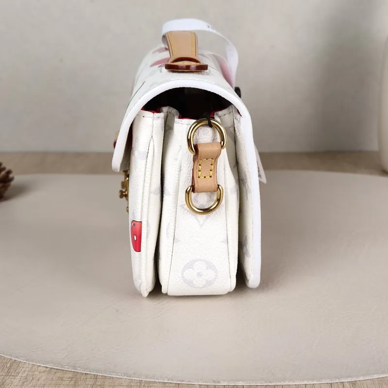 Louis Vuitton Crossbody Bag Pochette Métis East West White · PVC Small21.5 × 6 × 13.5 cm — detail view 13 of 14