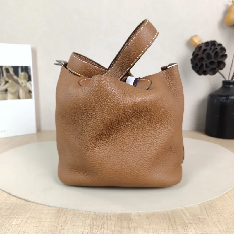 Hermès Top Handle Bag Picotin Lock 18 18 TC Calfskin Small 18 × 13 × 19 cm u — detail view 6 of 9