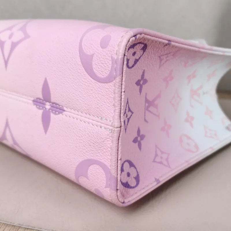 Louis Vuitton Shoulder Bag Onthego PVC Small 25 × 11.5 × 19 cm — detail view 10 of 12