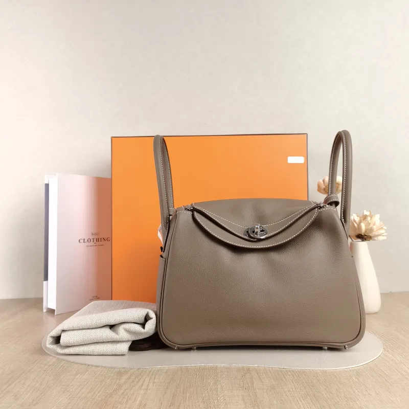 Hermès Crossbody Bag Lindy 26 Evercolor Calfskin Small 26 × 12 × 18 cm G — cover view 3 of 6