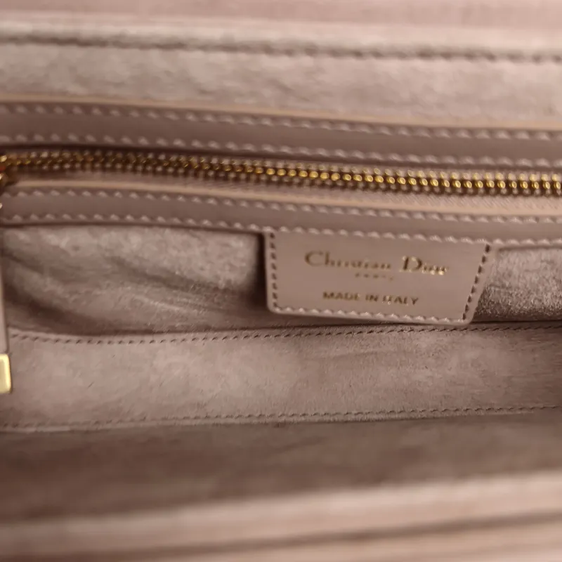 DIOR Crossbody Bag30Montaigne 30 Avenue Calfskin One Size23 × 6.5 × 13 cm — detail view 1 of 14