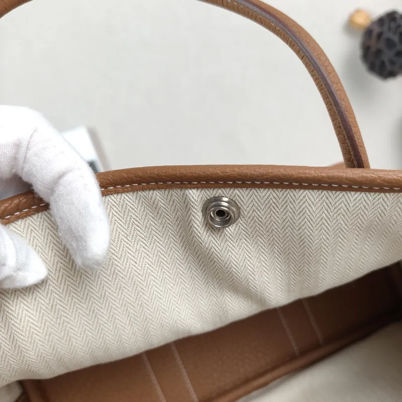 Hermès Top Handle Bag Garden Party 30 30 Negonda Calfskin Medium 30 × 13 × 21 cm K — detail view 1 of 11