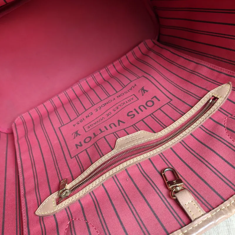 Louis Vuitton Shoulder Bag Neverfull Monogram PVC Medium31 × 14 × 28 cm — detail view 7 of 13