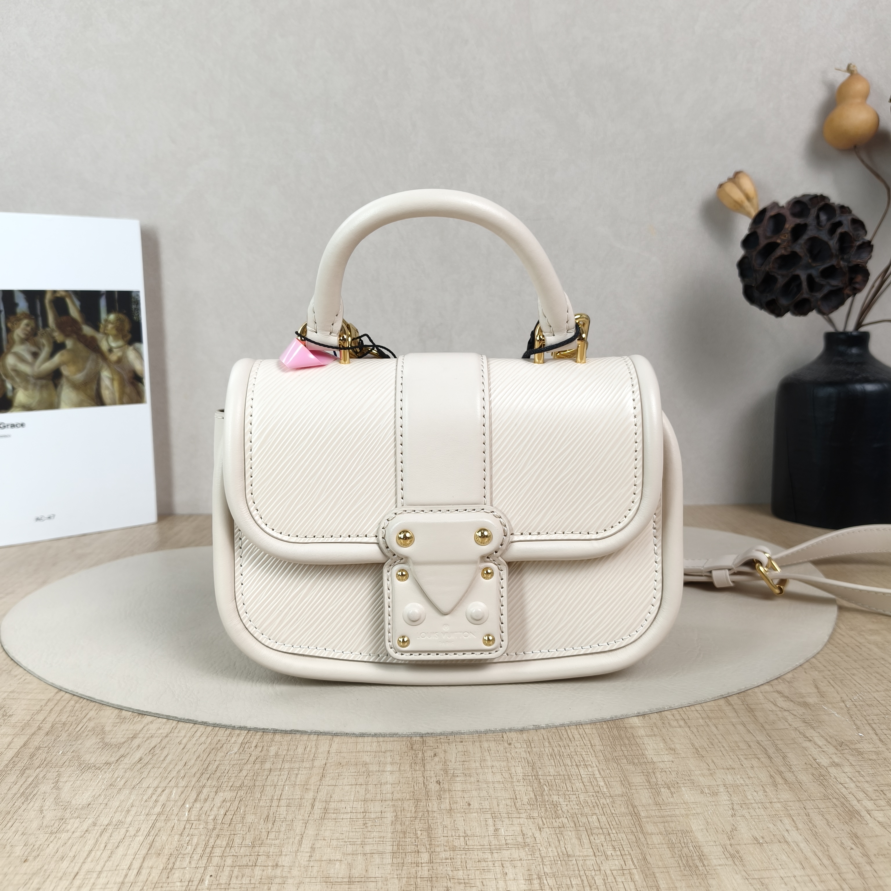 Louis Vuitton Crossbody Bag Hide and Seek Messenger Bag White Epi Embossed Calfskin One Size21 × 8 × 15 cm