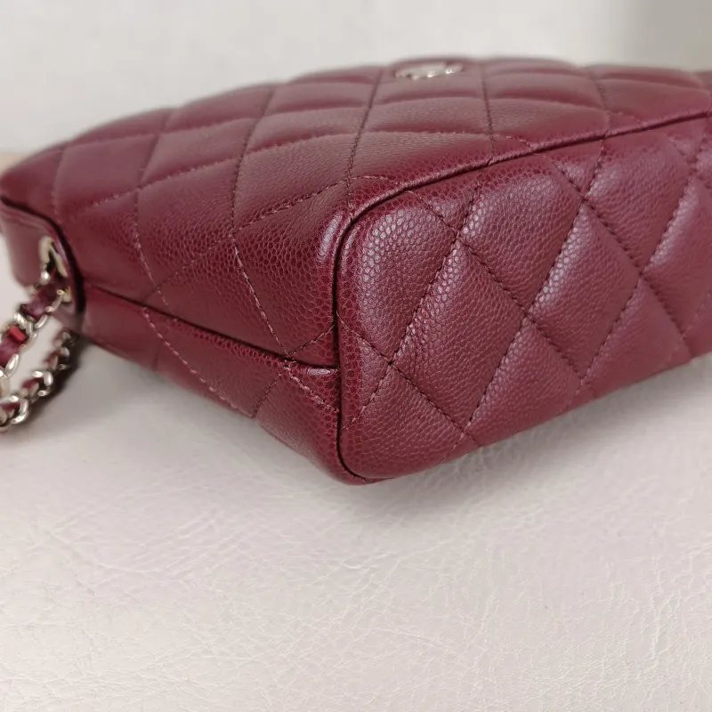 Chanel Crossbody Bag Crossbody Bag Red Grained Calfskin One Size 16 × 6 × 12 cm — detail view 4 of 13