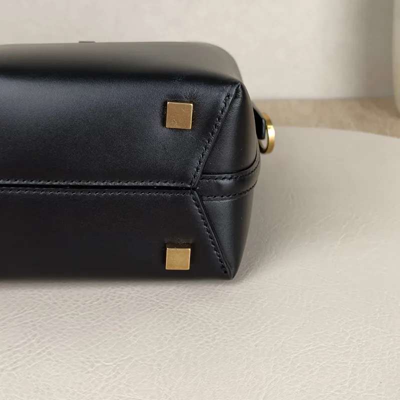 SAINT LAURENT Shoulder Bag LE 37 Black Calfskinmini13 × 6 × 15 cm — detail view 5 of 12