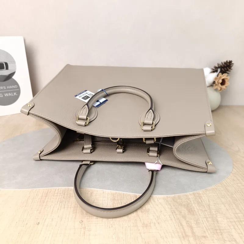 Louis Vuitton Shoulder Bag Onthego Medium Monogram Empreinte Embossed Calfskin Medium 35 × 14 × 27 cm — detail view 1 of 11