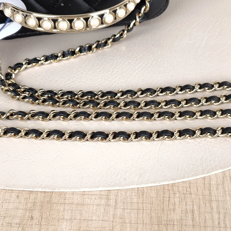 Chanel Crossbody Bag Pearl Edition Black Lambskin One Size16 × 8 × 9.5 cm — detail view 1 of 14