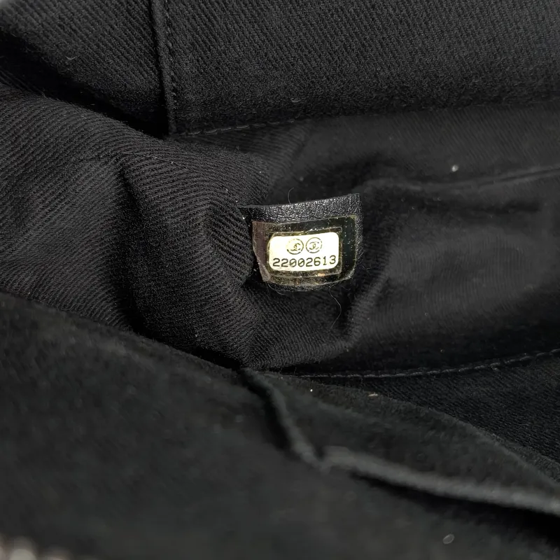 Chanel Shoulder Bag Tote Bag Grained Calfskin One Size 34 × 9 × 21 cm 22 — detail view 5 of 14