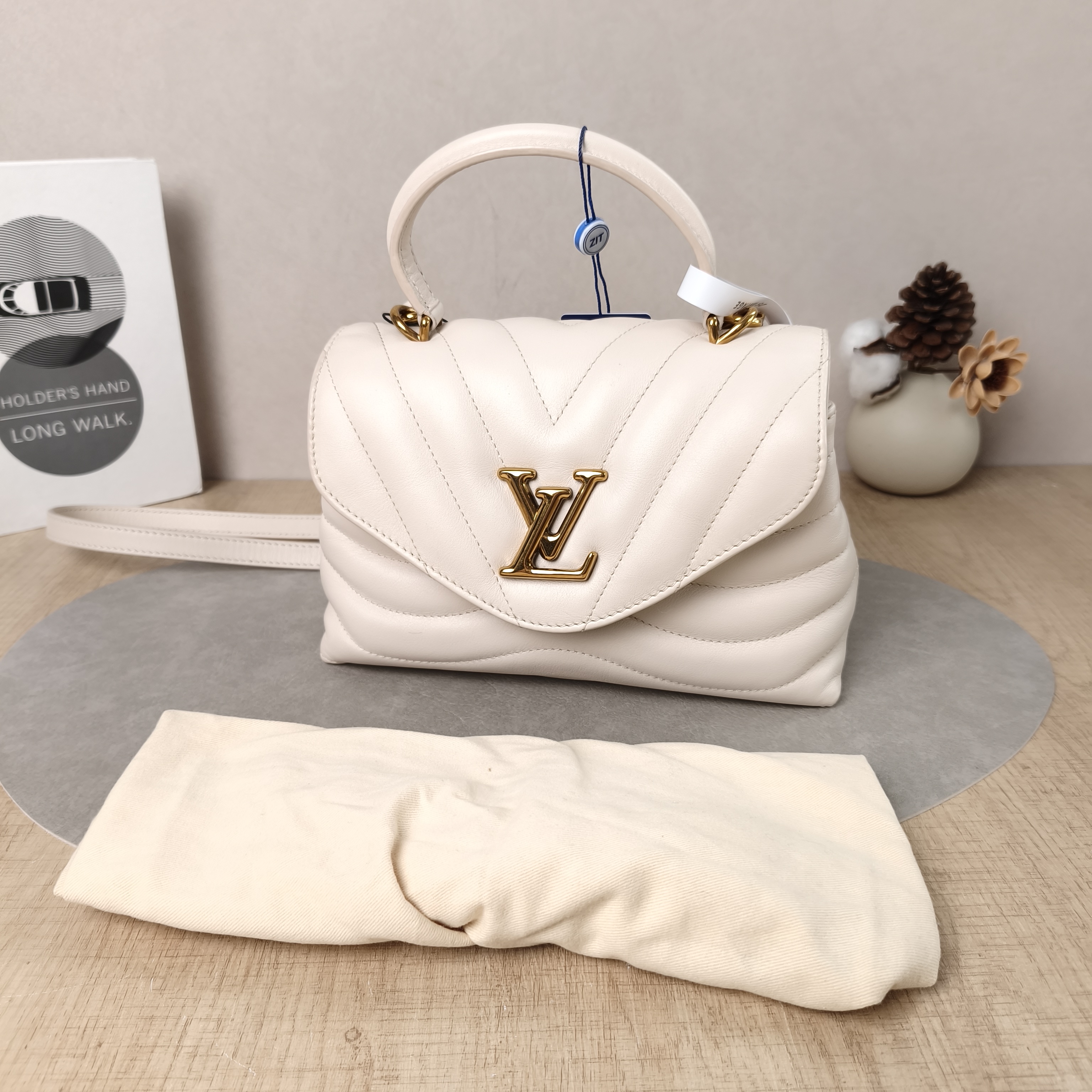 Louis Vuitton Crossbody Bag New Wave Hold Me Top Handle Bag White Calfskin One Size23 × 10 × 15 cm — cover view 3 of 6