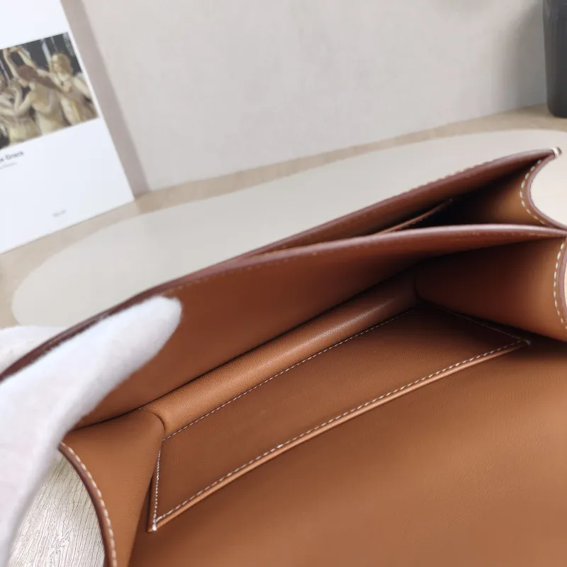 Hermès Crossbody Bag Constance 19 Gold-Tone Hardware Epsom Calfskinmini18 × 4 × 15 cm — detail view 11 of 12