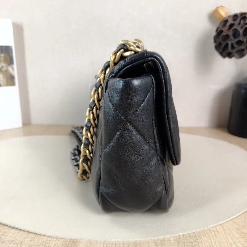 Chanel Crossbody Bag 19Bag Black SL ambskin Small 26 × 9 × 16 cm — detail view 6 of 11