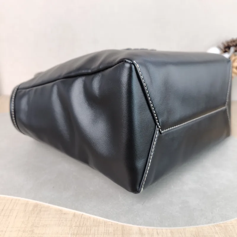 Miumiu Shoulder Bag IVY Tote Shopping Tote Black CC alfskin Small 22 × 12 × 23.5 cm — detail view 1 of 10