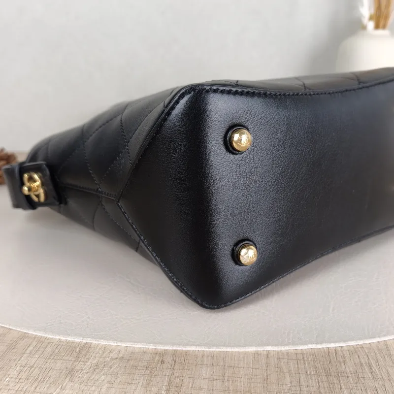 Chanel Crossbody Bag26s Bucket Bag Black Lambskin Small26 × 11 × 19 cm — detail view 11 of 14