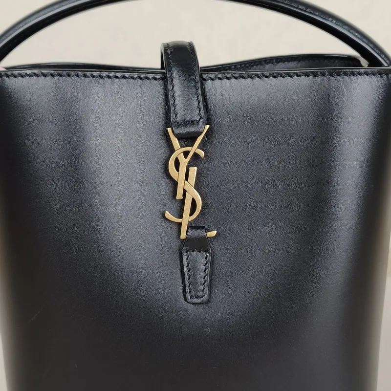 SAINT LAURENT Shoulder Bag LE 37 Black Calfskinmini13 × 6 × 15 cm — detail view 9 of 12