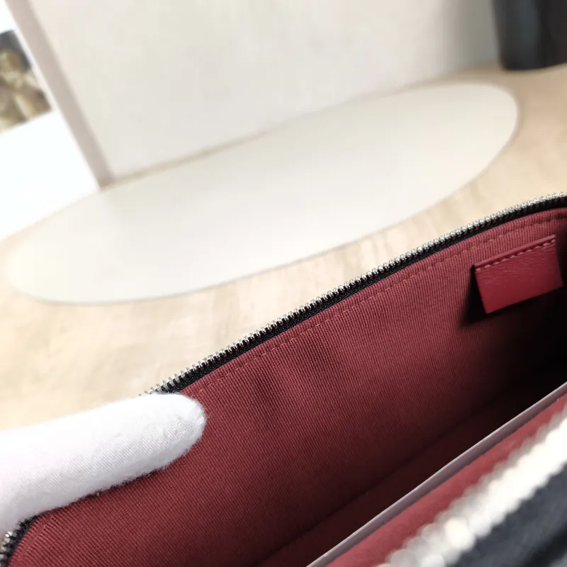Chanel Crossbody Bag25p logo lp Black Grained Calfskin One Size19.5 × 5 × 17 cm — detail view 11 of 14