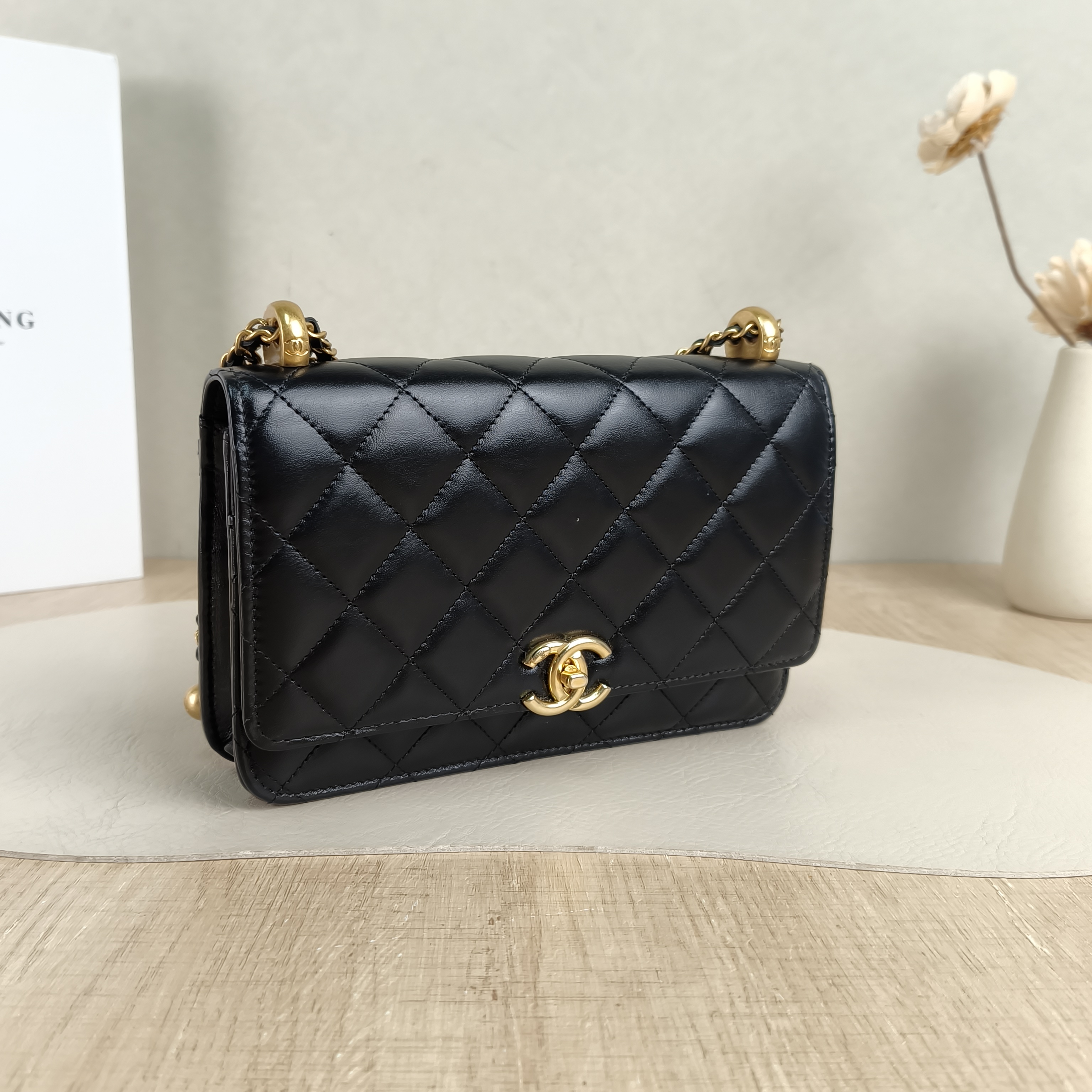 Chanel Crossbody Bag woc Black Calfskin One Size19.2 × 3.5 × 12.3 cm — cover view 2 of 6