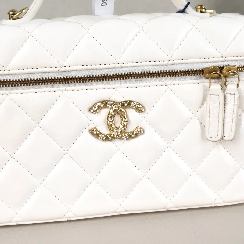 Chanel Crossbody Bag26c lp Vanity Case Bag White Calfskin One Size19.5 × 5 × 17 cm — detail view 4 of 13