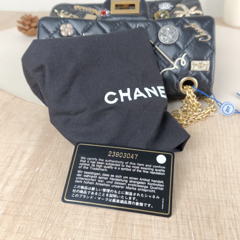 Chanel Crossbody Bag2.55 Edition Black Calfskinmini20 × 6 × 15.5 cm — detail view 9 of 13