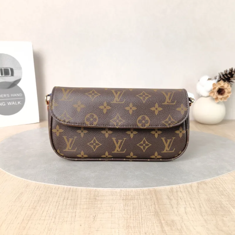 Louis Vuitton Crossbody Bag IVY Monogram PVC Small23.5 × 4.3 × 12 cm