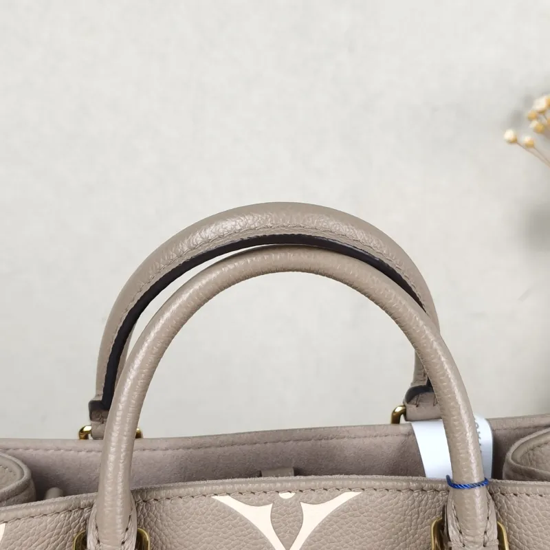 Louis Vuitton Shoulder Bag Onthego · White Monogram Empreinte Embossed Calfskin Small 25 × 11.5 × 19 cm — detail view 10 of 12