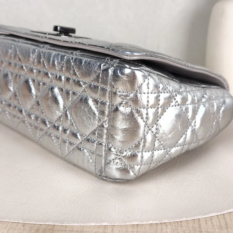 DIOR Crossbody Bag Caro Chain Bag Silver Waxed Leather Medium25.5 × 9 × 15.5 cm — detail view 13 of 13