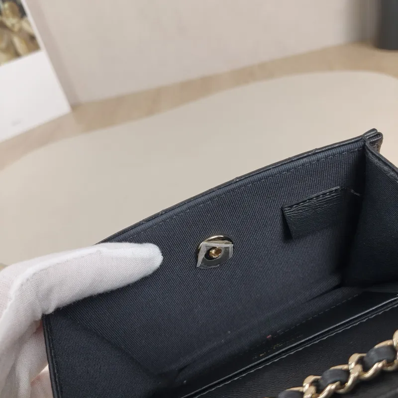 Chanel Crossbody Bag26c Pearl Black Lambskinmini15 × 5.5 × 10.5 cm — detail view 10 of 13