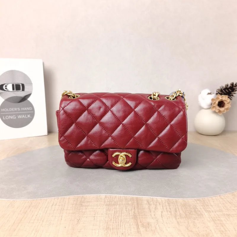 Chanel Crossbody Bag Burgundy Lambskin One Size 22 × 8 × 14 cm