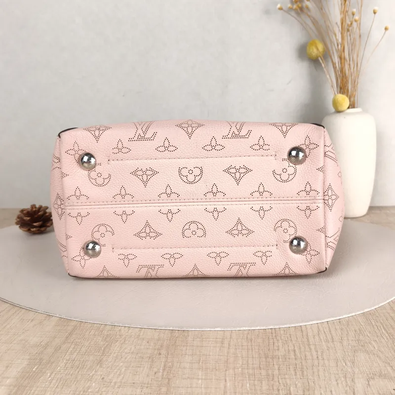 Louis Vuitton Shoulder Bag Hina Pink Calfskin Small 23 × 13 × 21 cm — cover view 4 of 5